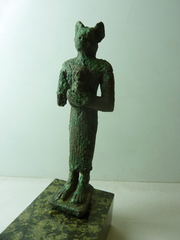 figurine