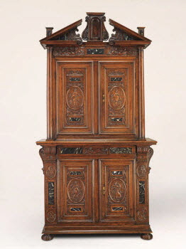 Armoire à deux corps et à décor de plaques de marbre