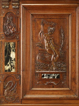 Armoire à deux corps et à décor de plaques de marbre, image 4/11