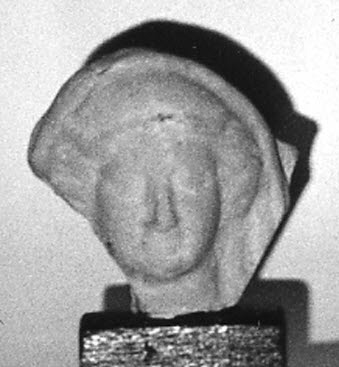 figurine, image 2/2