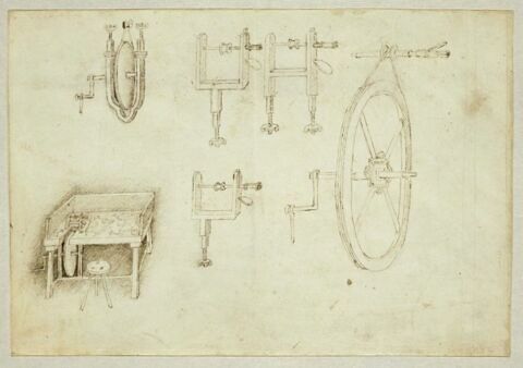 Un tour et cinq études de ses poupées, roues et poulies d'entraînement