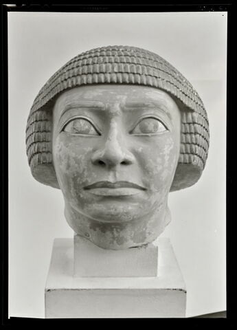 statue, image 8/11