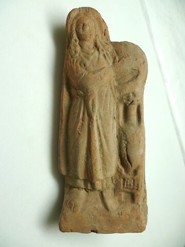 figurine de femme au tambourin