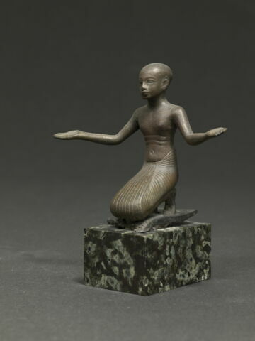 figurine, image 3/10