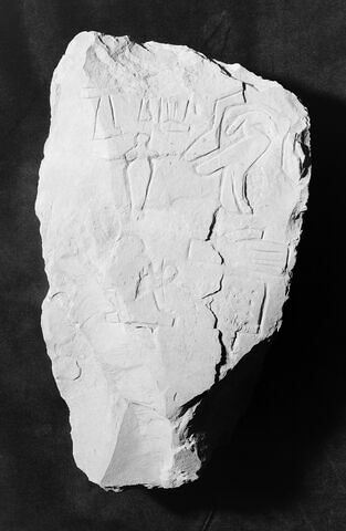 stèle irrégulière, image 3/4