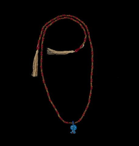 collier ; perle sphérique ; perle rondelle ; perle en goutte ; pendentif