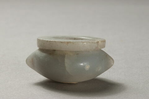 pot ; vase miniature