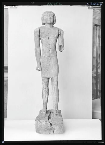 statue, image 2/3