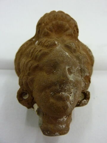 figurine de tête de femme romaine à cou fermé