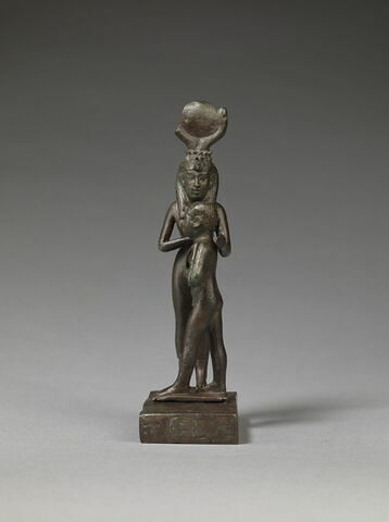 figurine d'Isis allaitant, image 5/10