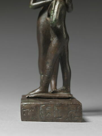 figurine d'Isis allaitant, image 7/10