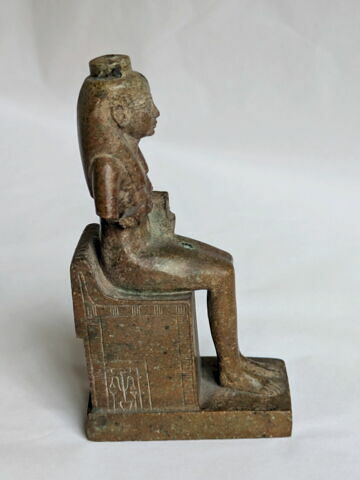 figurine d'Isis allaitant, image 4/5