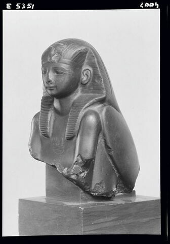 statue, image 7/7