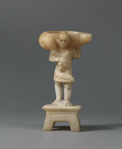 figurine ; boîte ; vase plastique