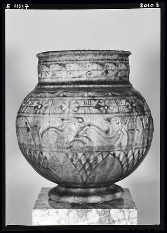 vase, image 2/5