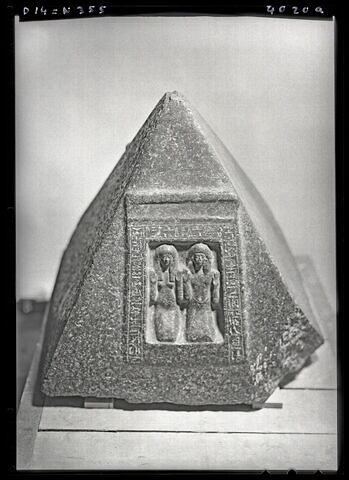 pyramidion, image 3/5