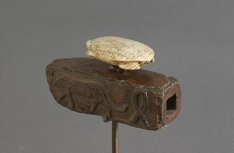 figurine, image 2/2