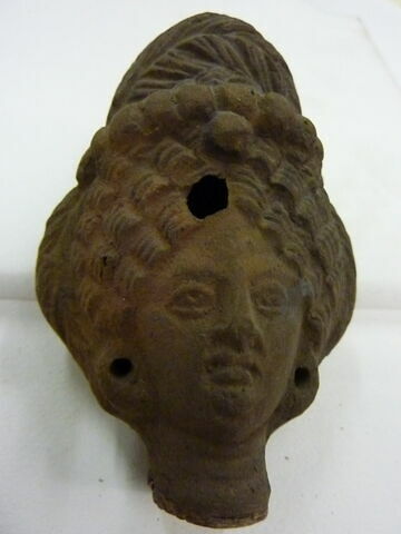 figurine de tête de femme romaine à cou fermé