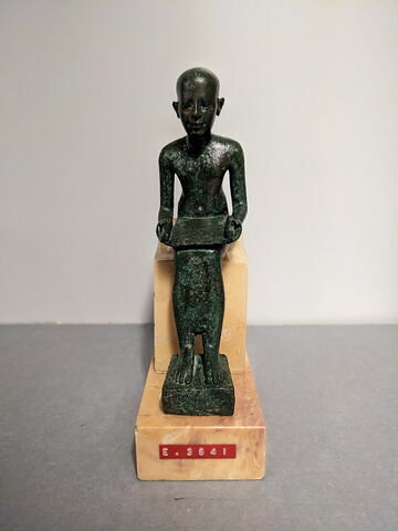 figurine, image 2/5