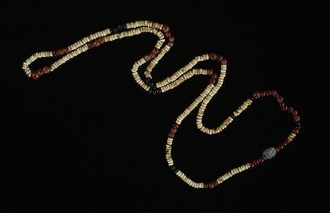 collier  ; scarabée ; perles ; perle rondelle ; perle sphérique ; perle biconique, image 2/4