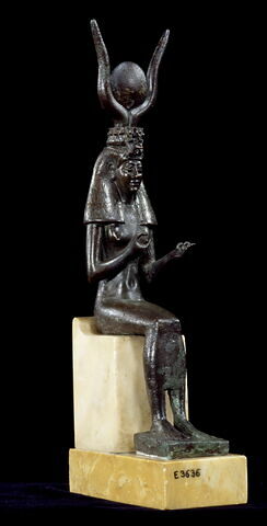 figurine d'Isis allaitant, image 7/7