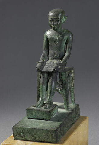 figurine, image 2/2