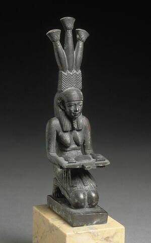 figurine, image 2/2