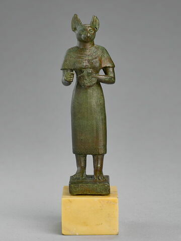 figurine, image 2/7