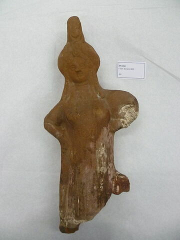 figurine de femme au tambourin