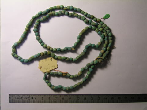 collier ; perle globulaire