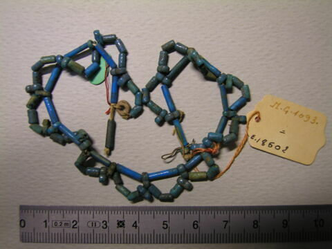 collier ; résille ; perle tubulaire ; perle rondelle ; perle rondelle jumelée