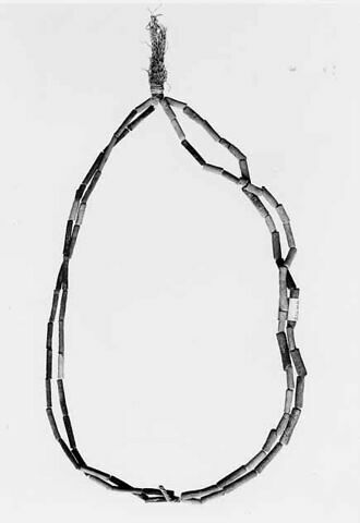 collier à pendentif ; collier à 2 rangs ; perle tubulaire