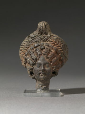 figurine de tête de femme romaine à cou fermé