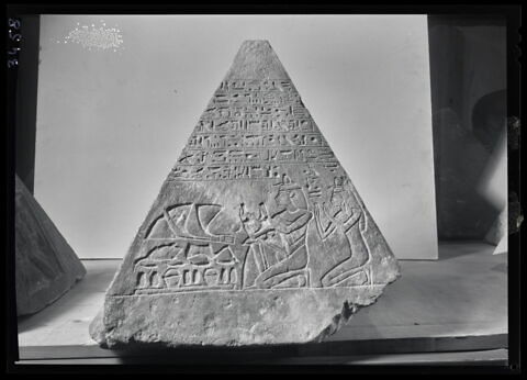 pyramidion tronqué, image 22/28