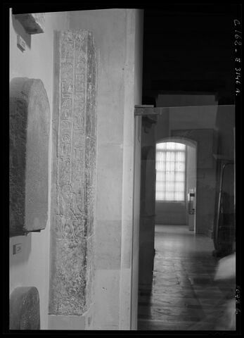 relief mural ; montant de porte, image 2/3