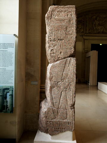 relief mural ; montant de porte