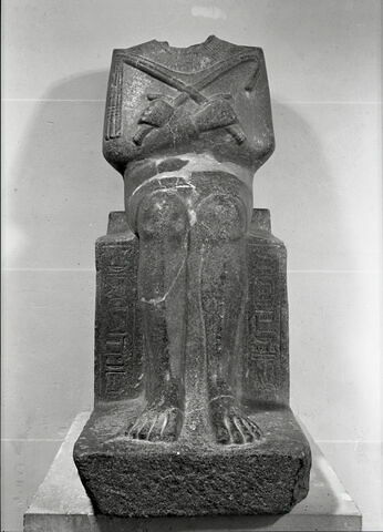 statue, image 3/6