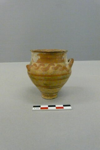 vase ; pot