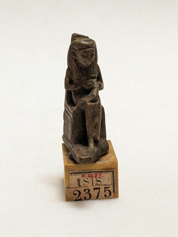 figurine d'Isis allaitant ; amulette, image 2/2