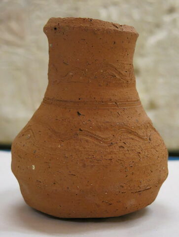 vase, image 2/2