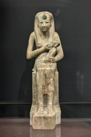 figurine d'Isis allaitant ; statue, image 2/2