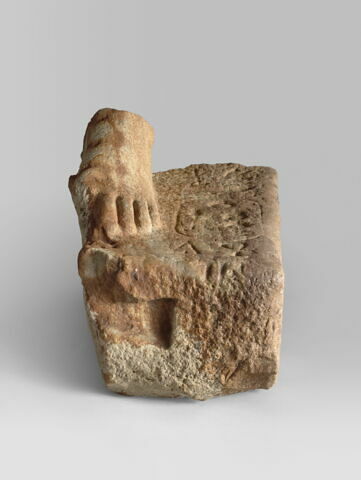 statue, image 2/4