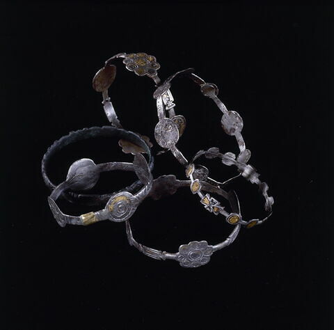 bracelet, image 3/3