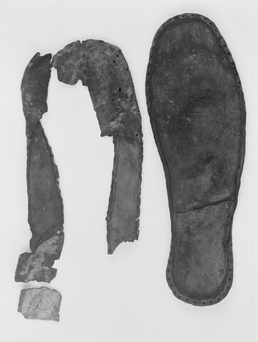 chaussure droite ; fragments, image 2/2