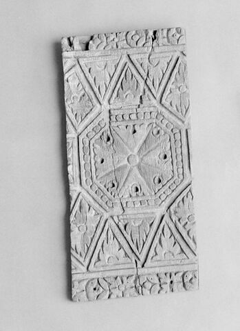 décor architectural  ; panneau de meuble  ; deux fragments recollés, image 4/5