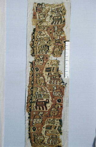 bande décorative d'habillement ; fragment, image 2/2