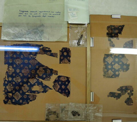 bande décorative d'habillement ; manteau ; fragments, image 2/7