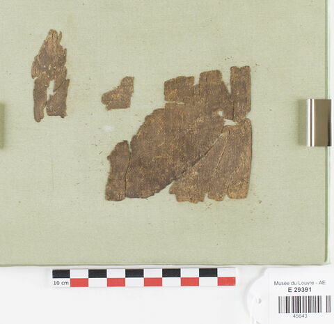 manche d'habit  ; fragments, image 2/8