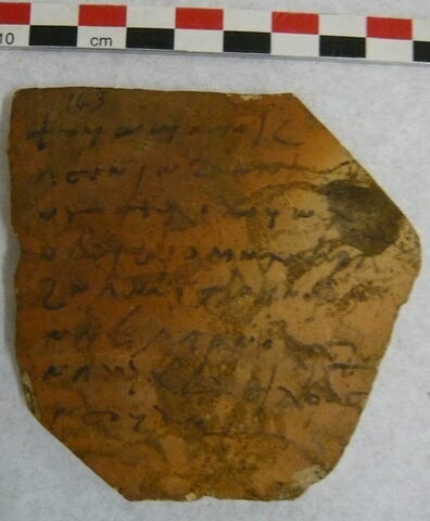 ostracon ; fragment, image 3/4