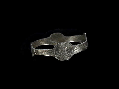 bracelet en anneau à médaillons